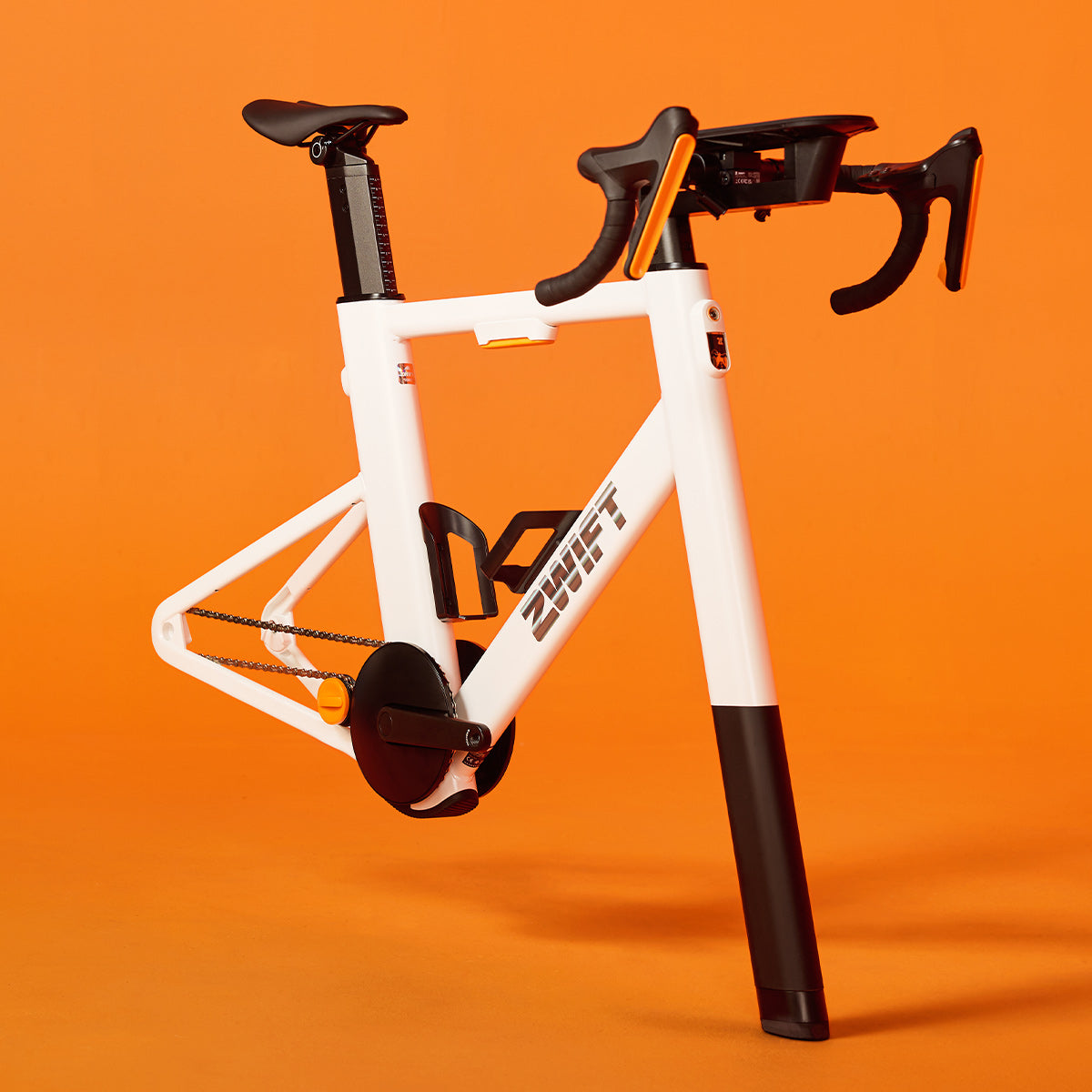 Zwift Ride Smart Frame Die ultimative Aufrüstung deiner Zwift-Erfahrung. Mit Zwift Ready Smart Trainern kompatibel – für nur 799,99 €.